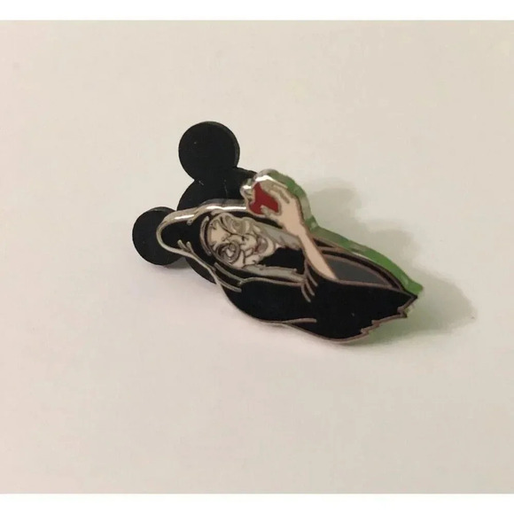 2006 Disney Snow White Old Hag Pin Evil  Queen Apple - Picture 12 of 12